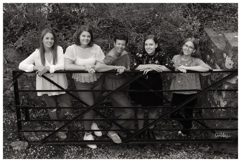 Mother and four daughters photo shoot