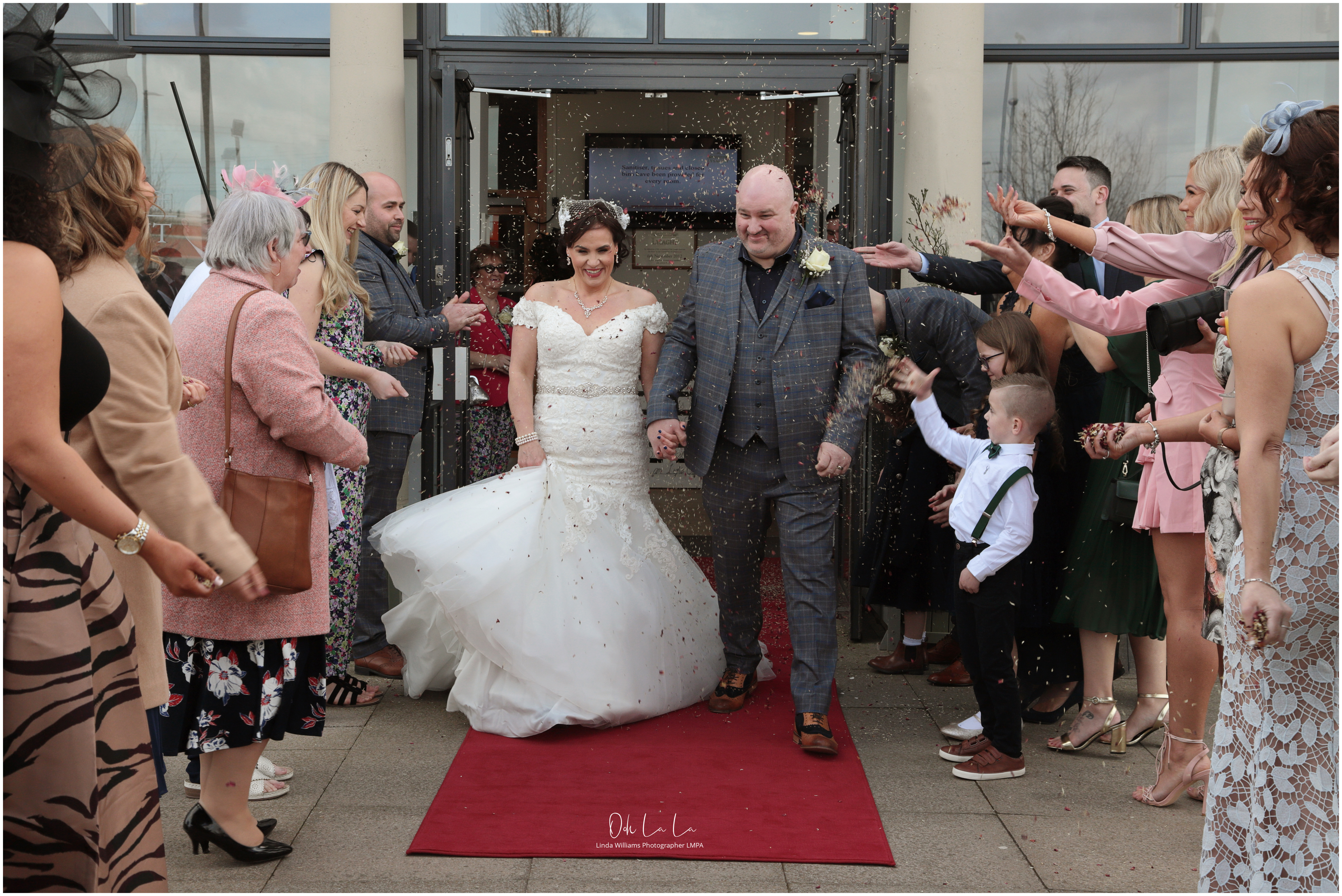 brode and groom and confetti
