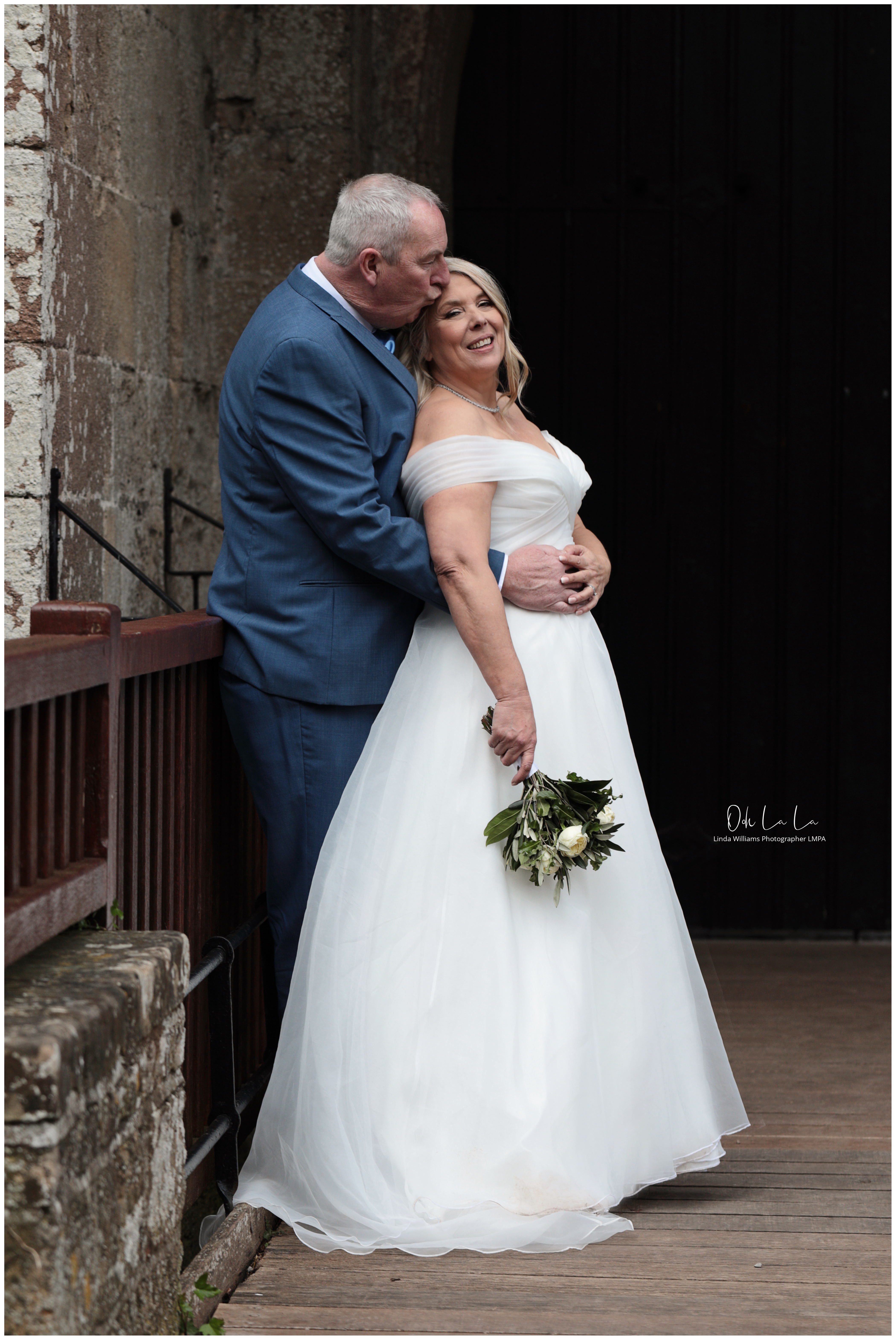 bride and groom at caldicot castle